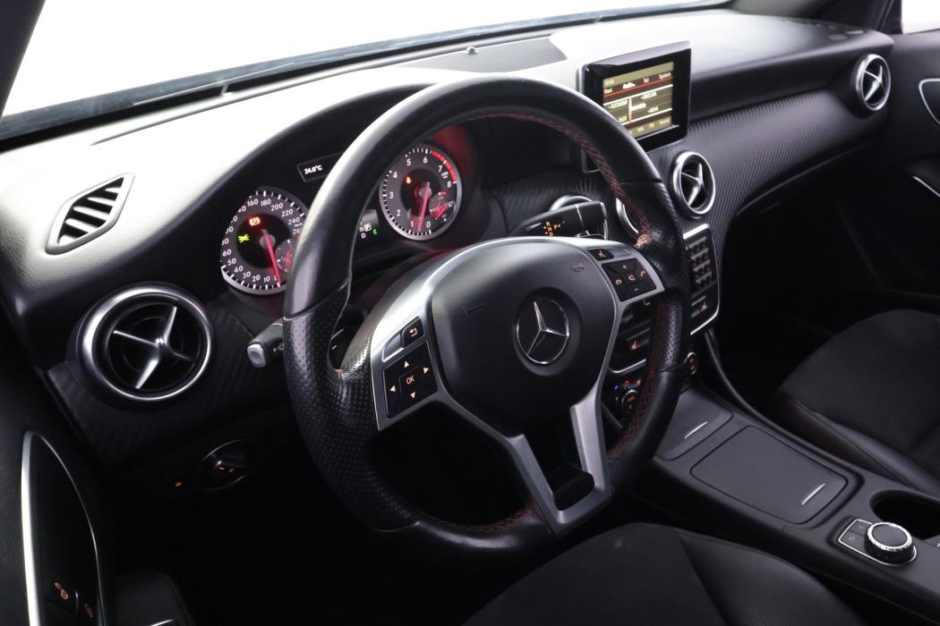MERCEDES-BENZ A 2015