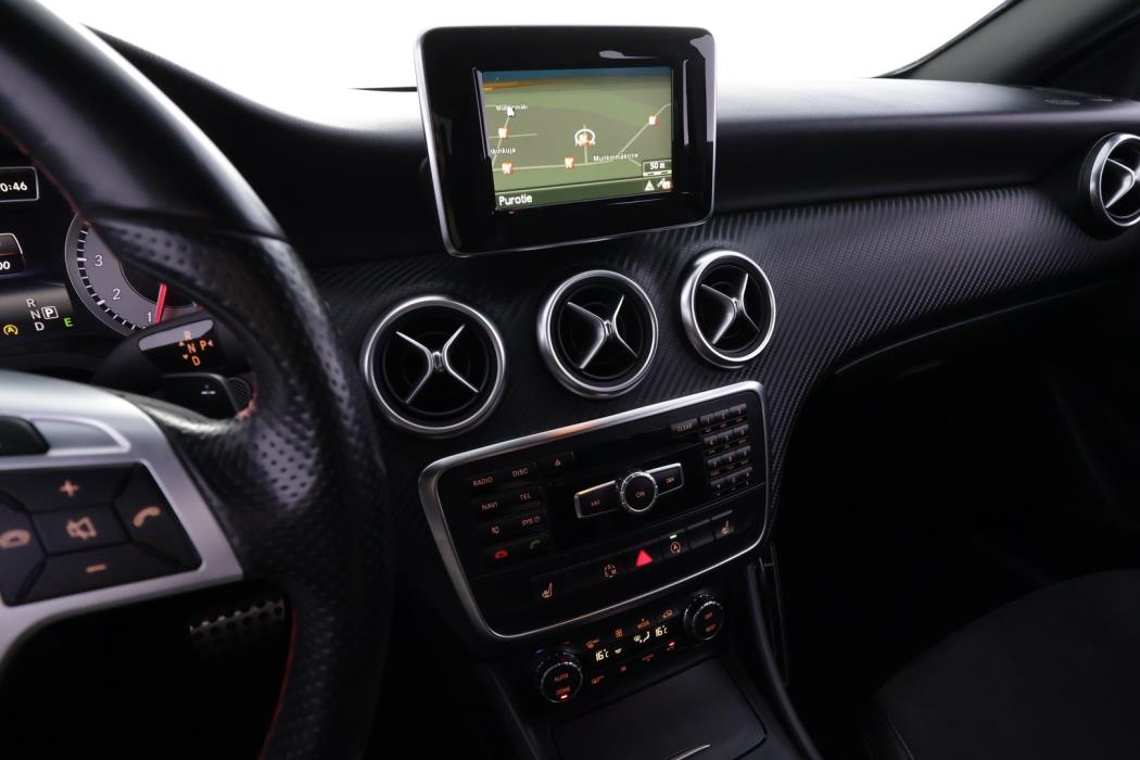 MERCEDES-BENZ A 2015