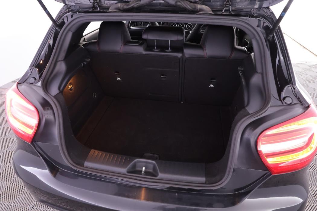 MERCEDES-BENZ A 2015