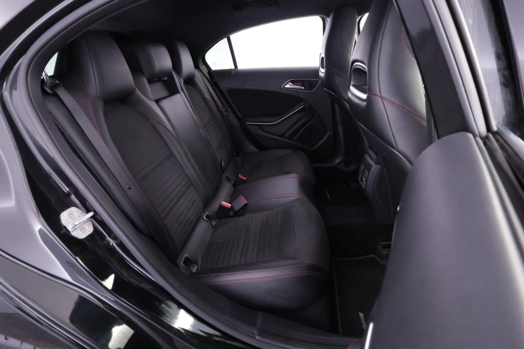 MERCEDES-BENZ A 2015