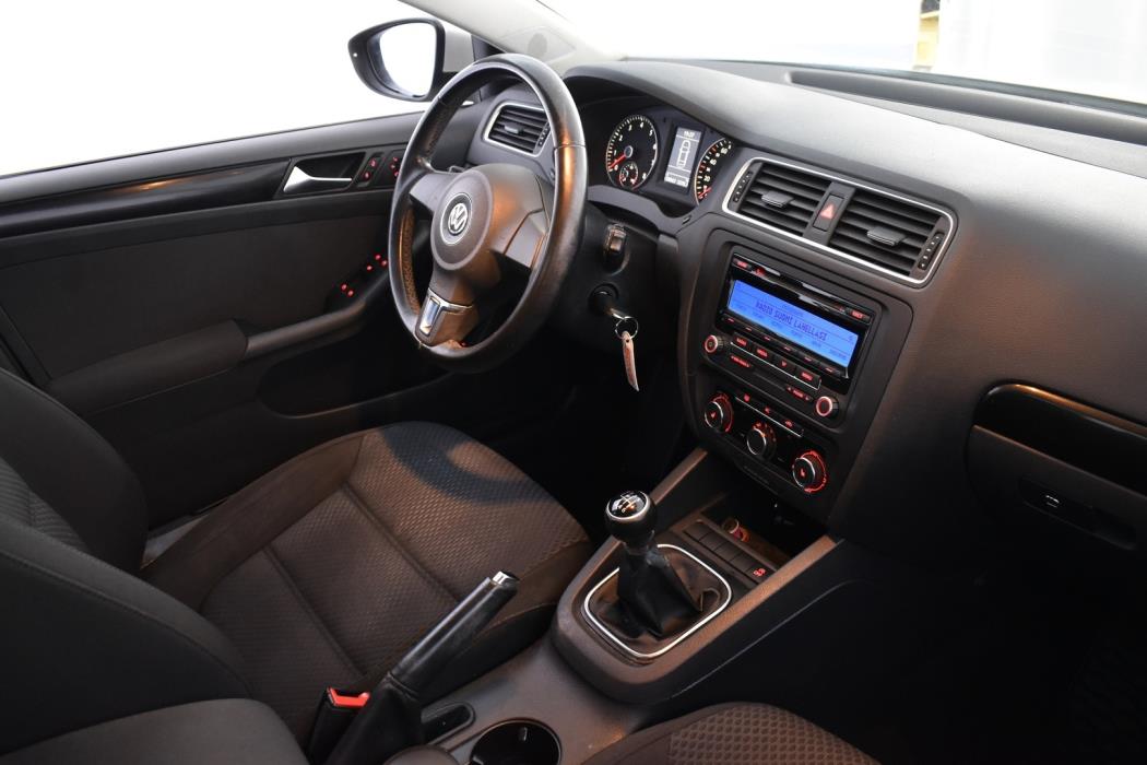 VOLKSWAGEN Jetta 2011