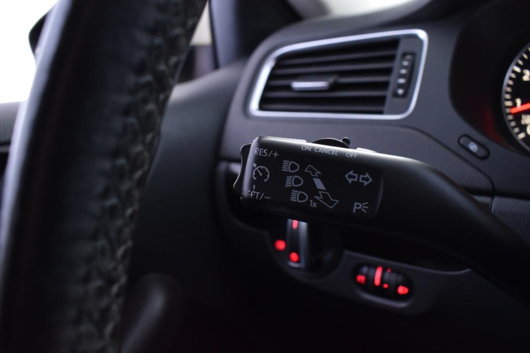 VOLKSWAGEN Jetta 2011