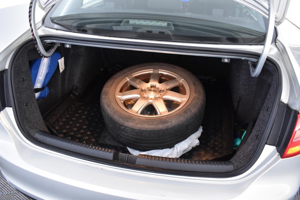 VOLKSWAGEN Jetta 2011