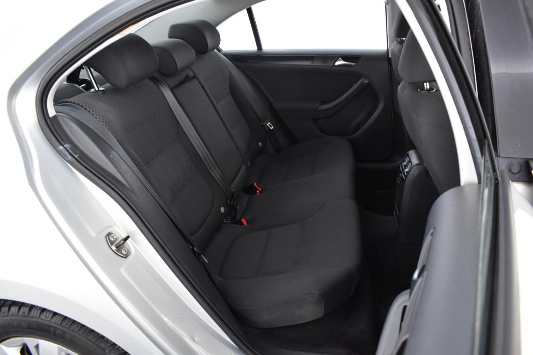 VOLKSWAGEN Jetta 2011