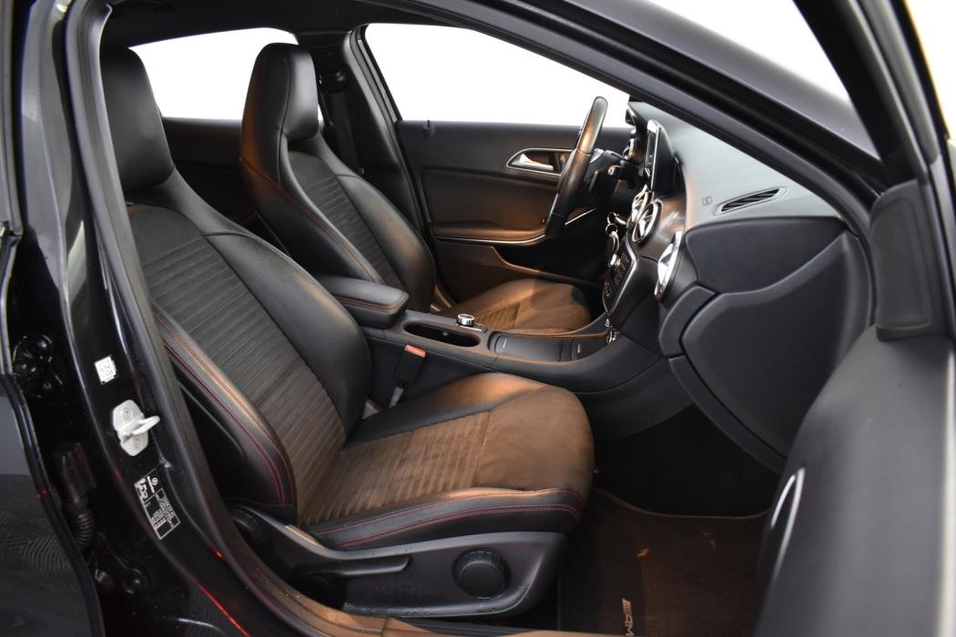 MERCEDES-BENZ GLA 2015