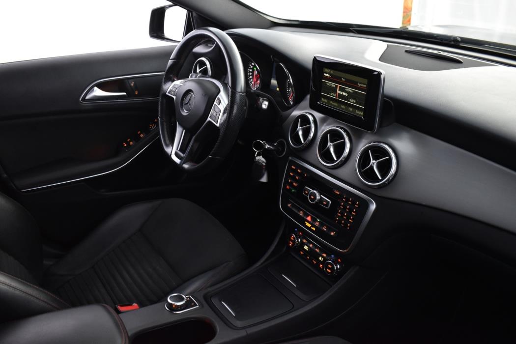 MERCEDES-BENZ GLA 2015