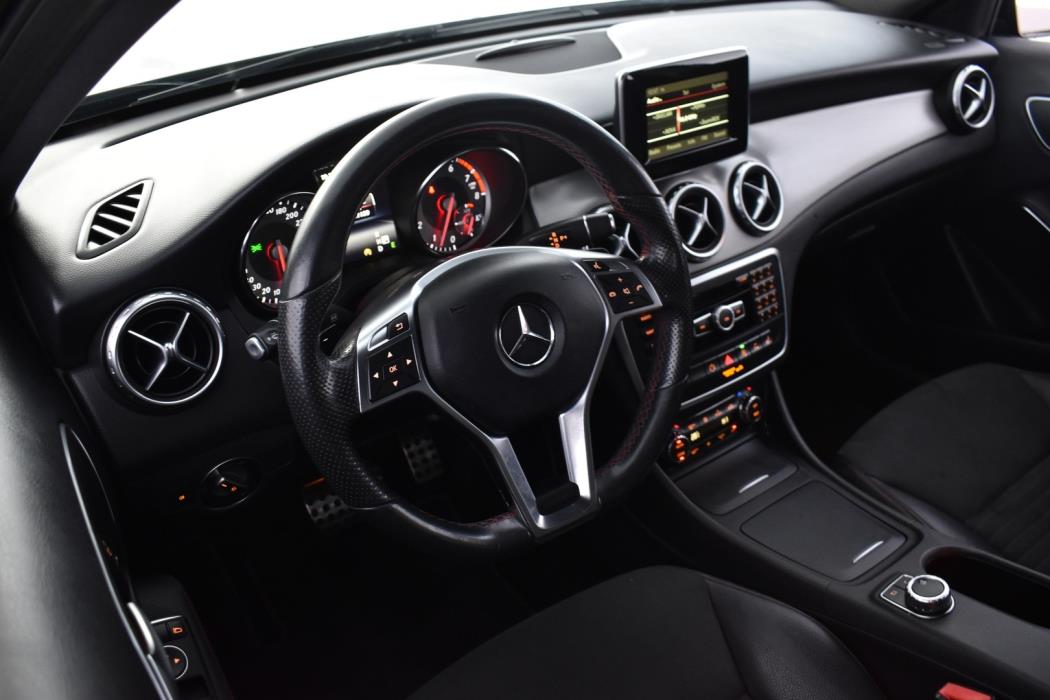 MERCEDES-BENZ GLA 2015