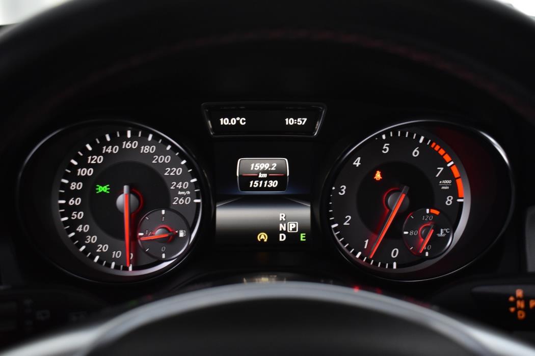 MERCEDES-BENZ GLA 2015