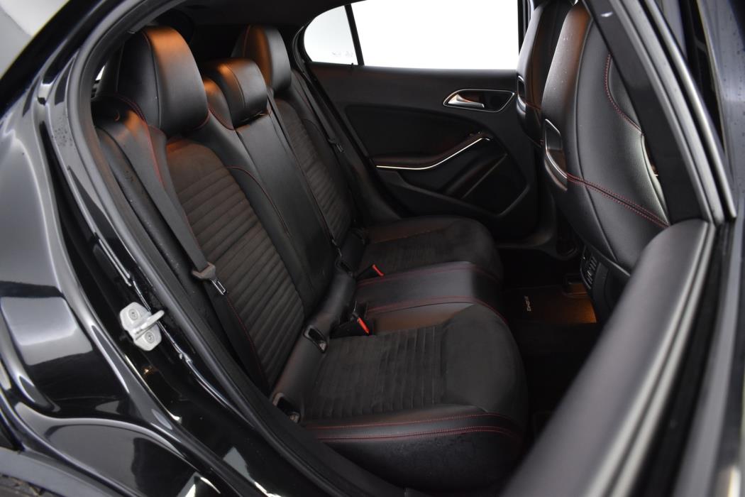 MERCEDES-BENZ GLA 2015