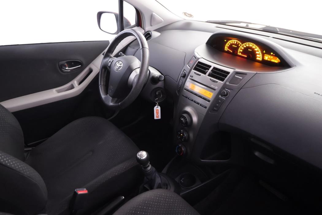 TOYOTA Yaris 2011