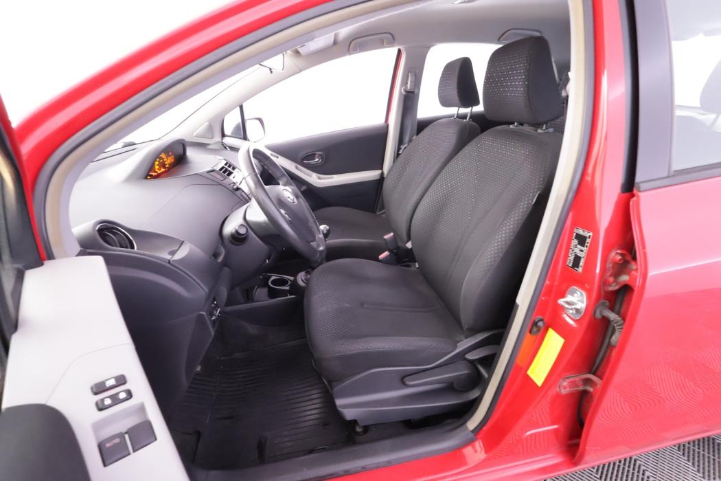 TOYOTA Yaris 2011