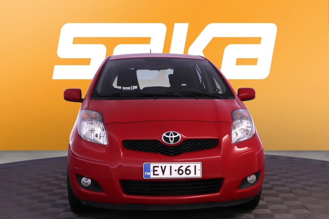 TOYOTA Yaris 2011