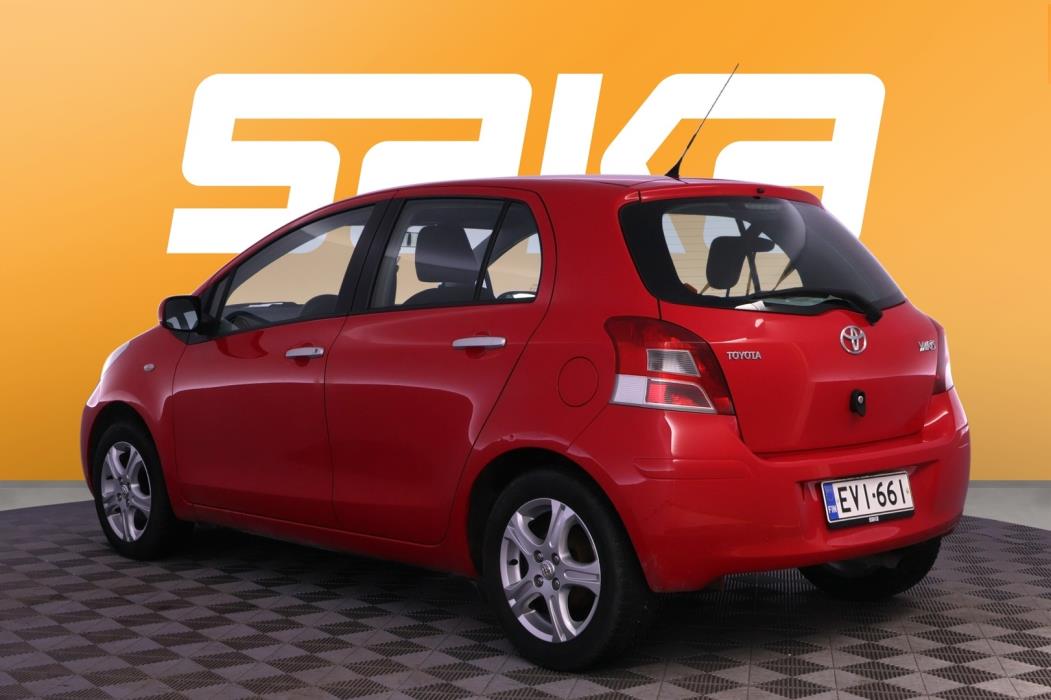 TOYOTA Yaris 2011