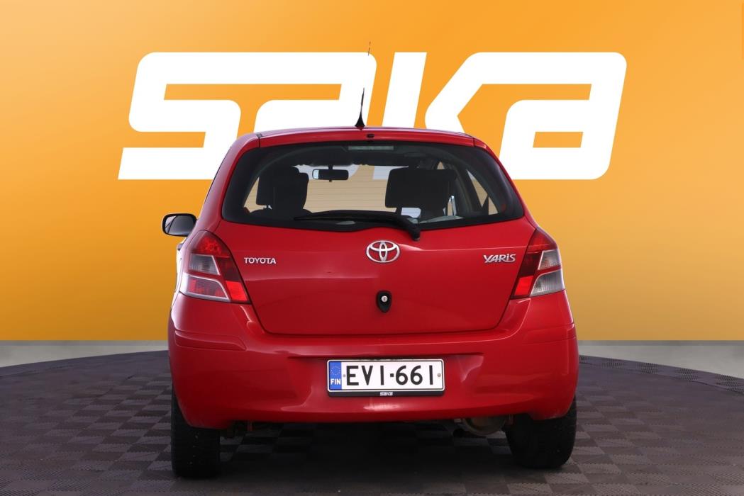 TOYOTA Yaris 2011