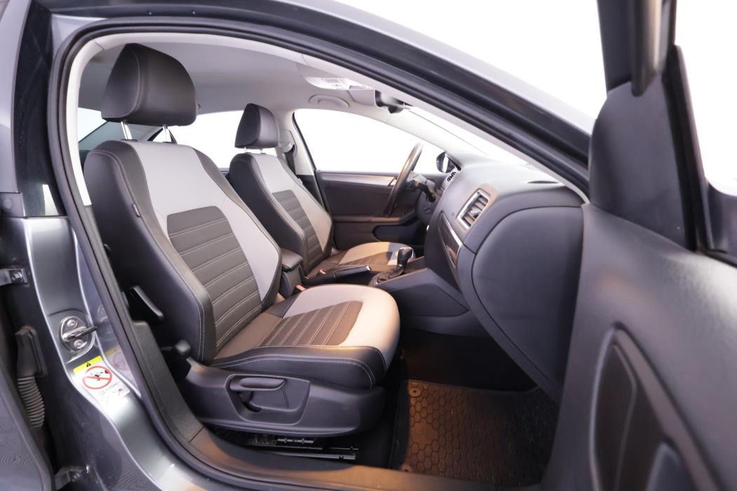 VOLKSWAGEN Jetta 2012
