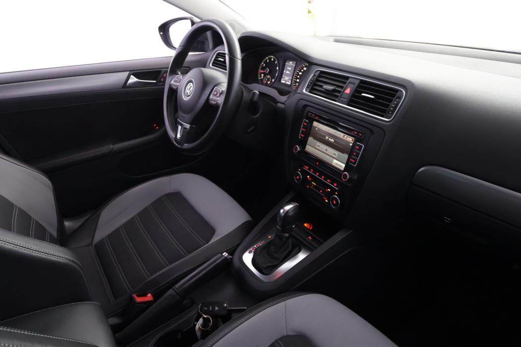 VOLKSWAGEN Jetta 2012