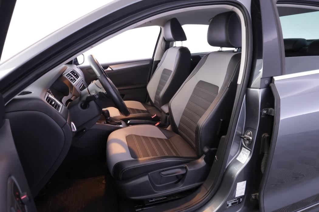 VOLKSWAGEN Jetta 2012