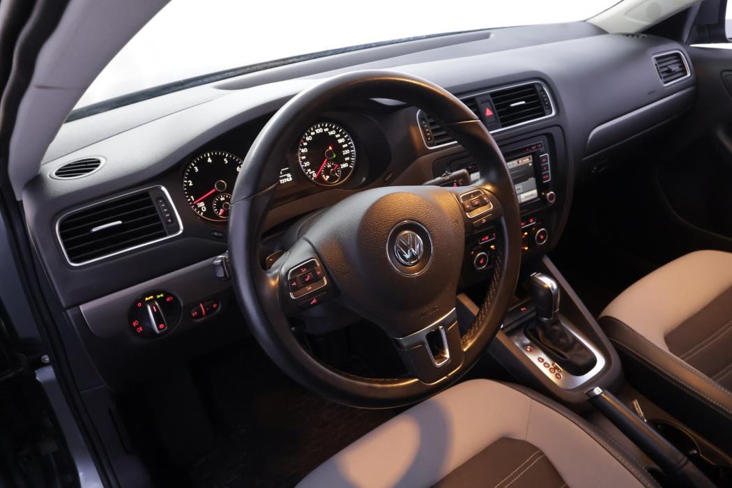 VOLKSWAGEN Jetta 2012