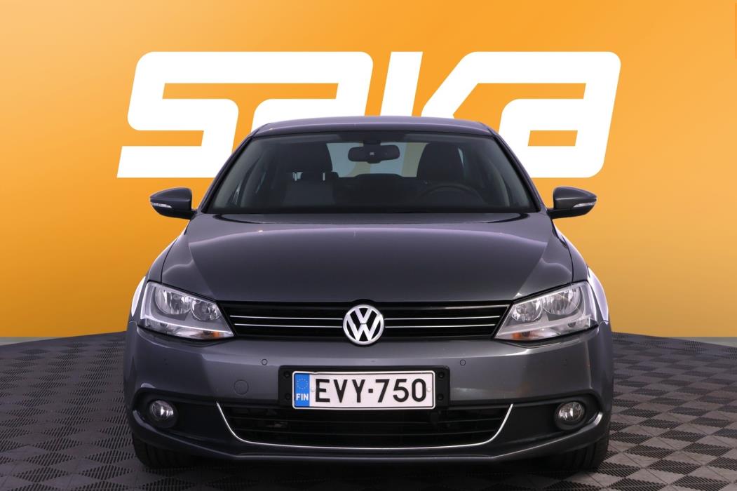 VOLKSWAGEN Jetta 2012