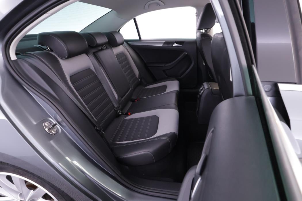 VOLKSWAGEN Jetta 2012