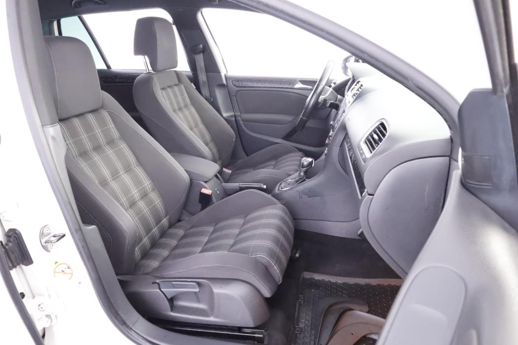 VOLKSWAGEN Golf 2012