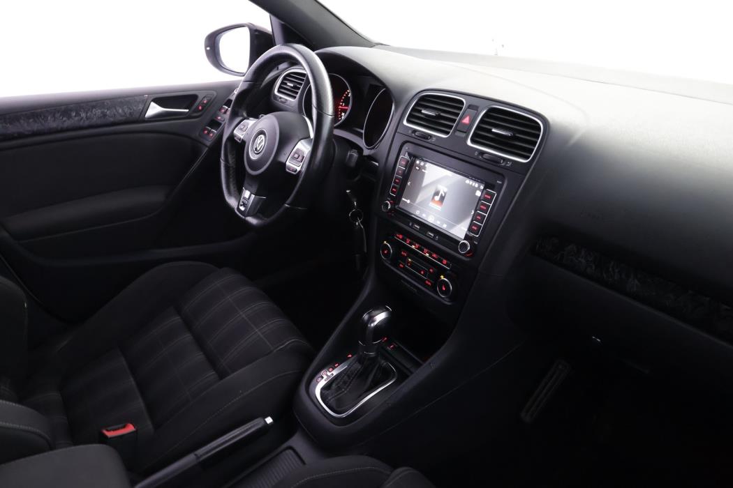 VOLKSWAGEN Golf 2012