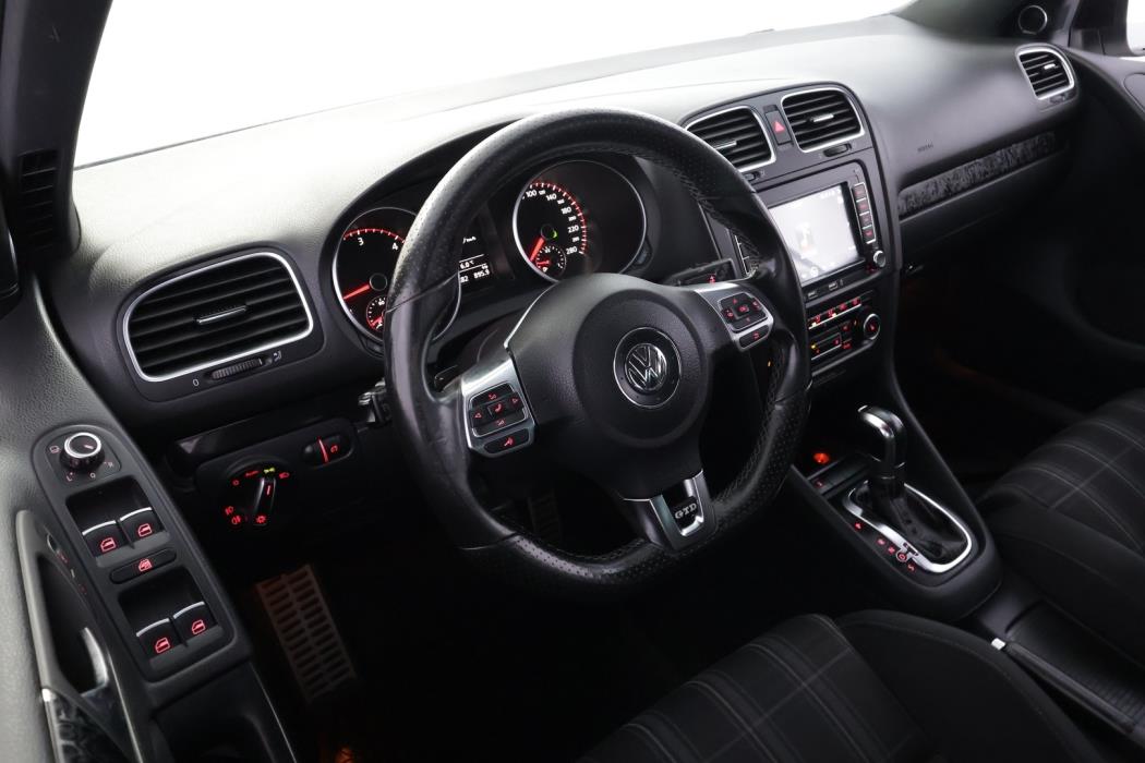 VOLKSWAGEN Golf 2012