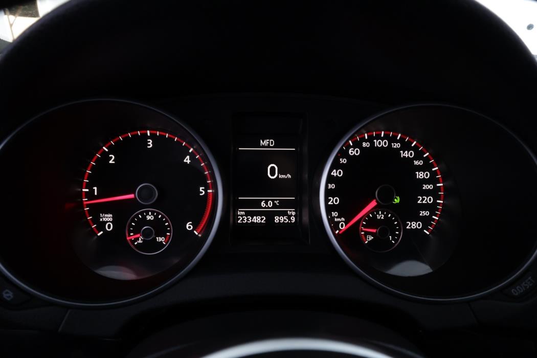 VOLKSWAGEN Golf 2012