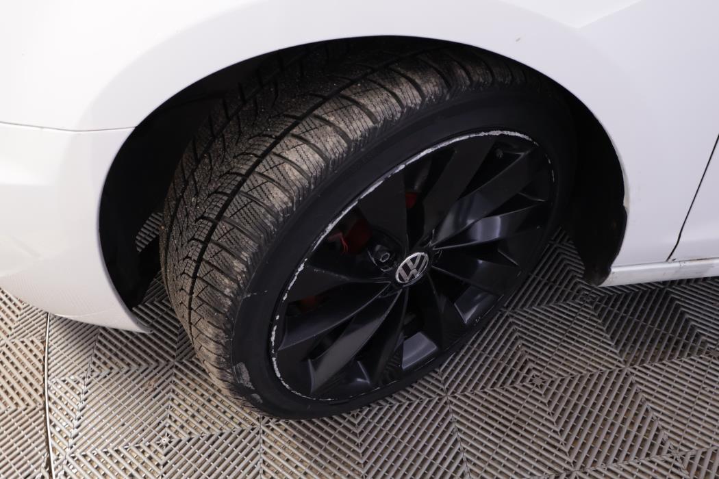 VOLKSWAGEN Golf 2012