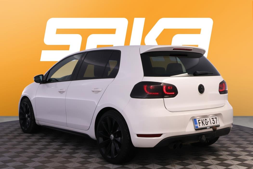 VOLKSWAGEN Golf 2012