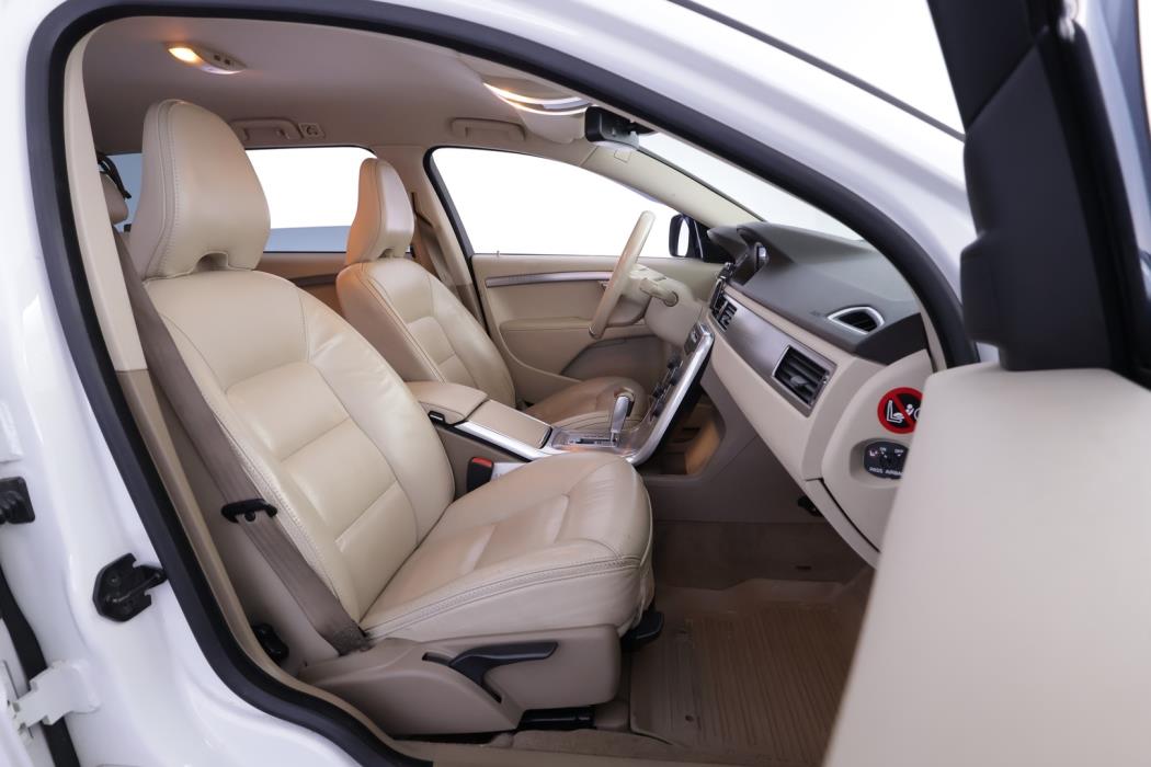 VOLVO XC70 2012