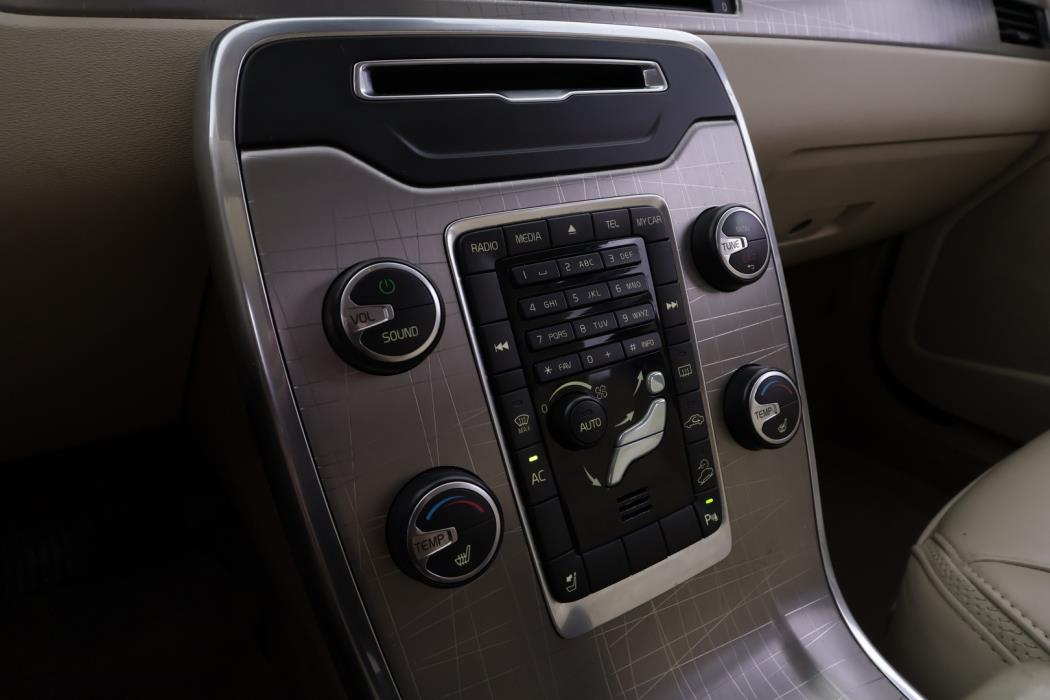 VOLVO XC70 2012