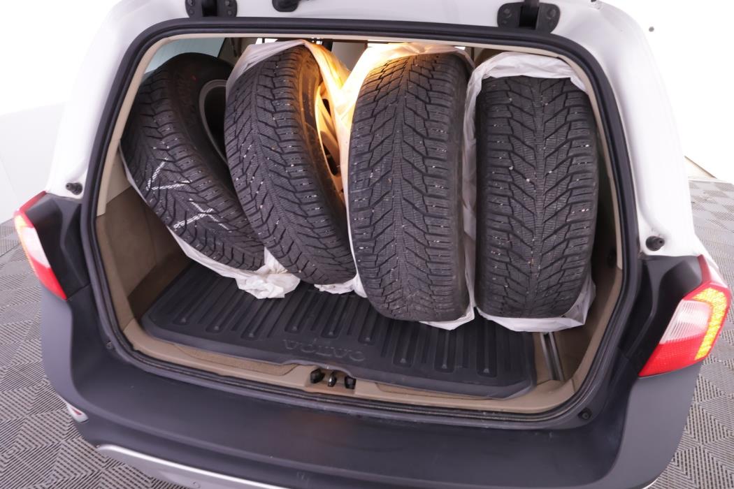 VOLVO XC70 2012