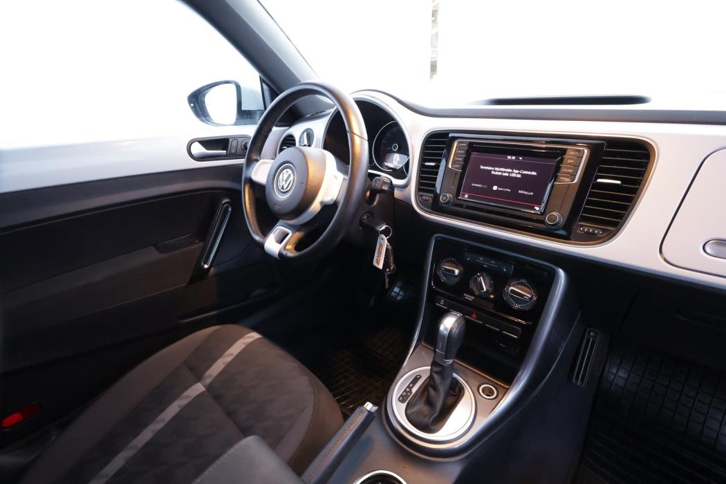 VOLKSWAGEN Beetle 2018
