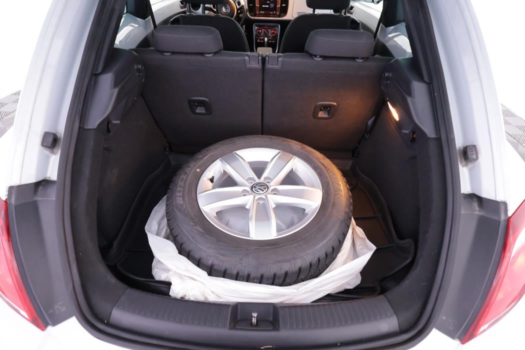 VOLKSWAGEN Beetle 2018