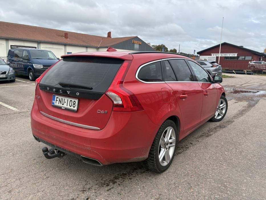 VOLVO V60 2016