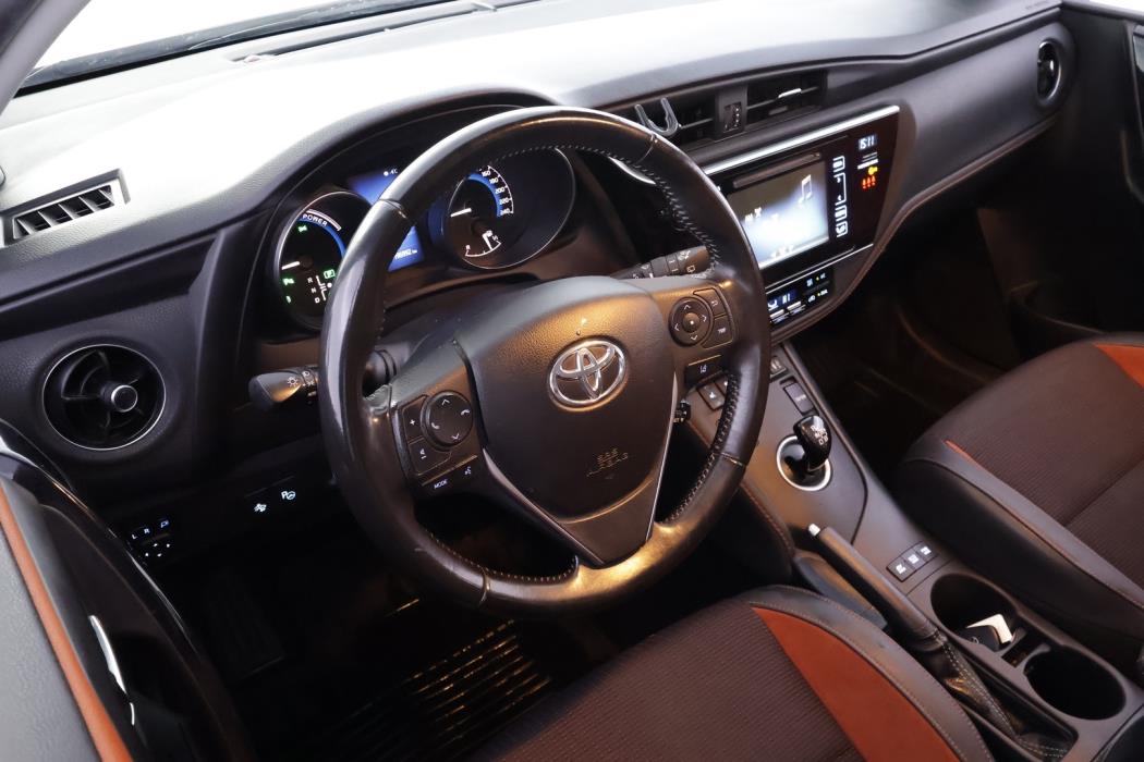 TOYOTA Auris 2016