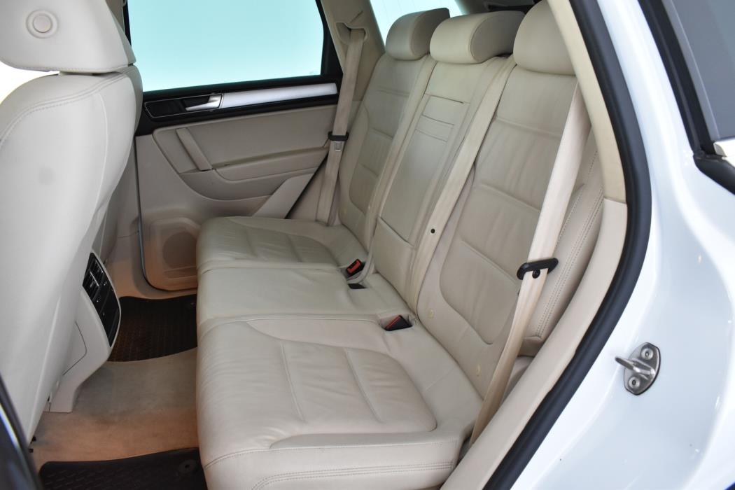 VOLKSWAGEN Touareg 2016