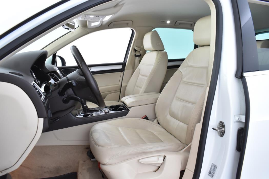 VOLKSWAGEN Touareg 2016