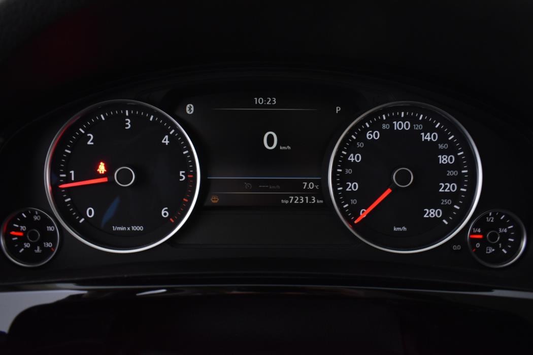 VOLKSWAGEN Touareg 2016