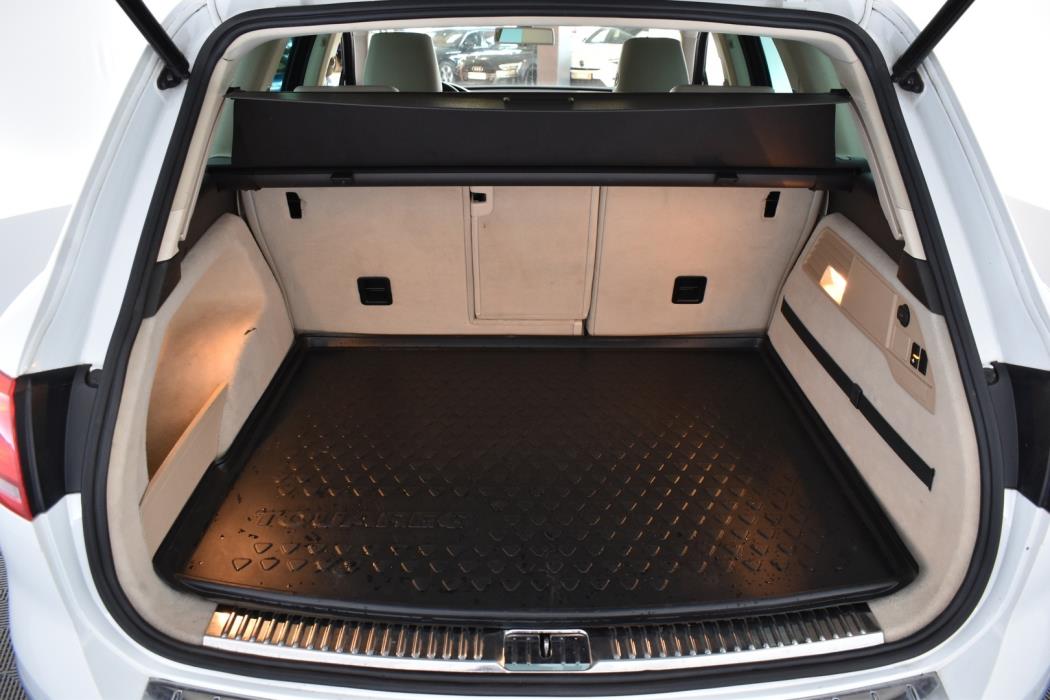 VOLKSWAGEN Touareg 2016