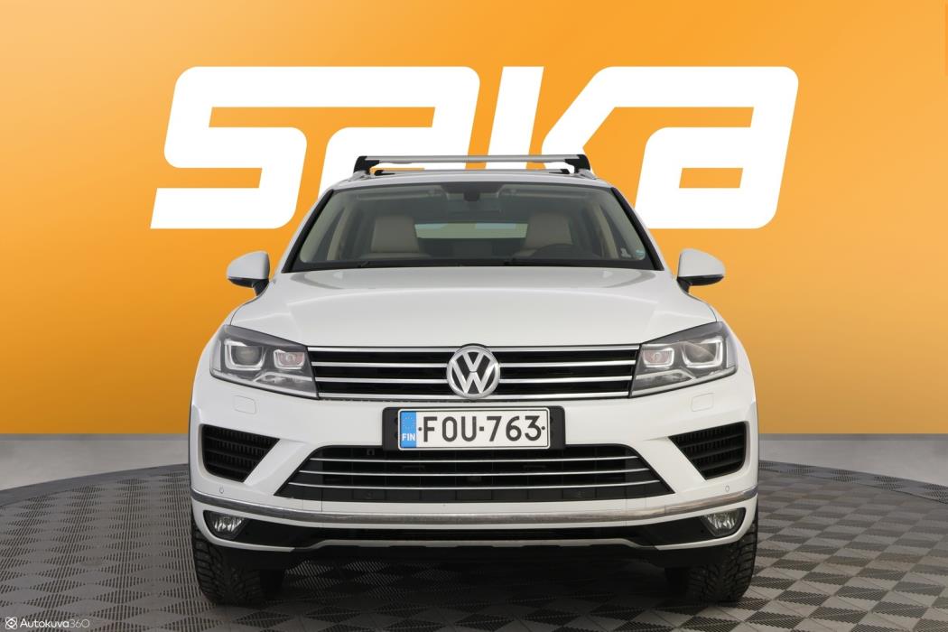 VOLKSWAGEN Touareg 2016