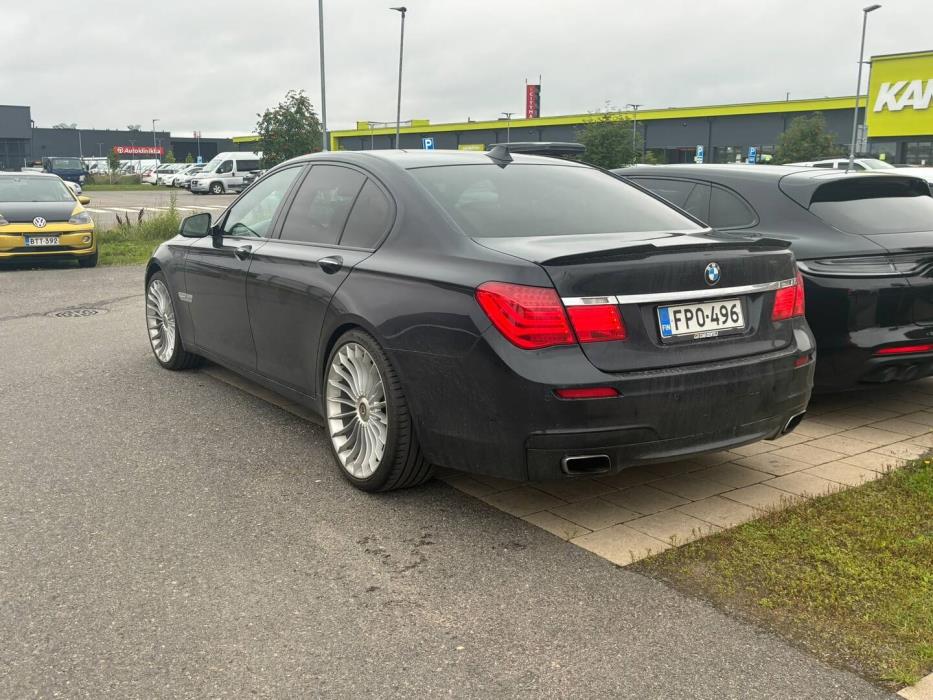 BMW 740 2011