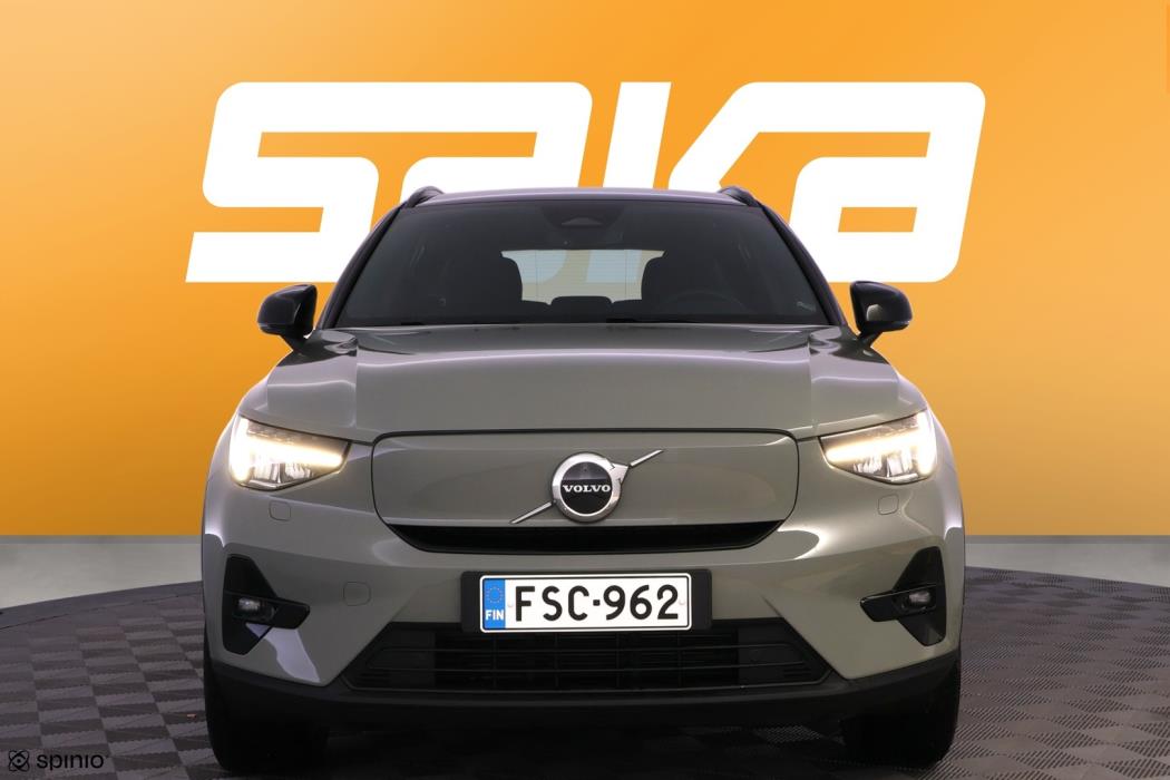 VOLVO XC40 2024