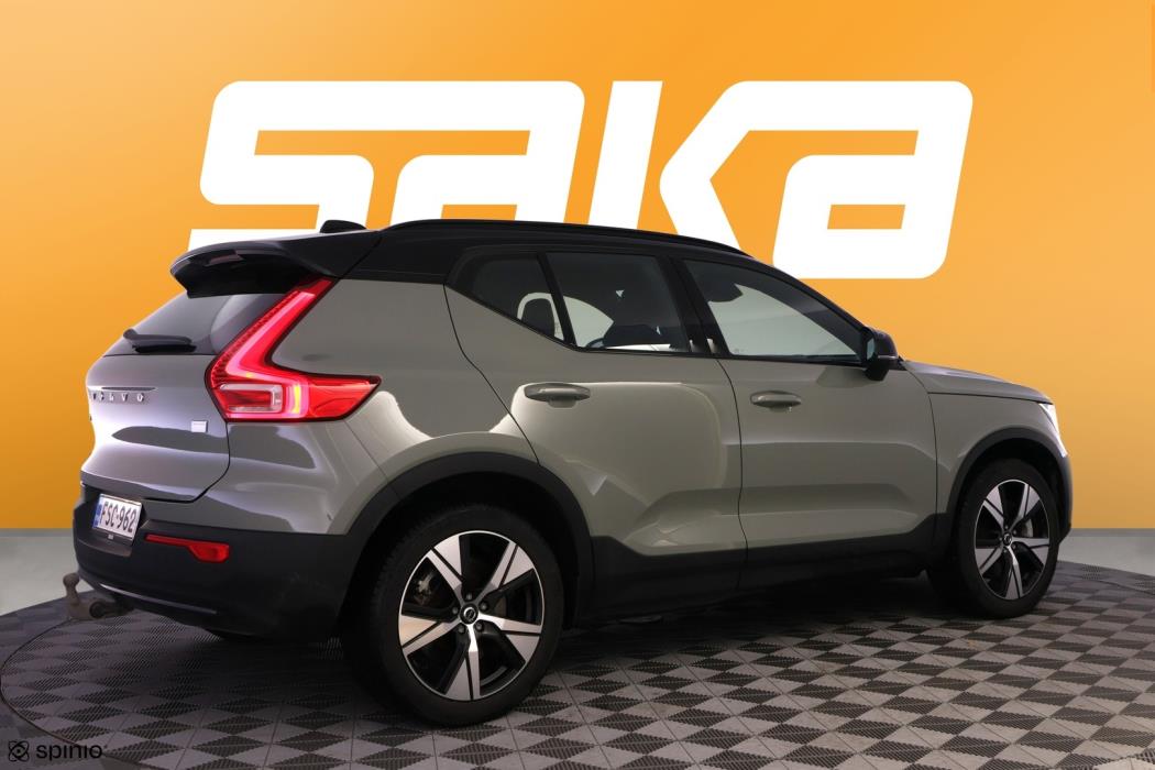 VOLVO XC40 2024
