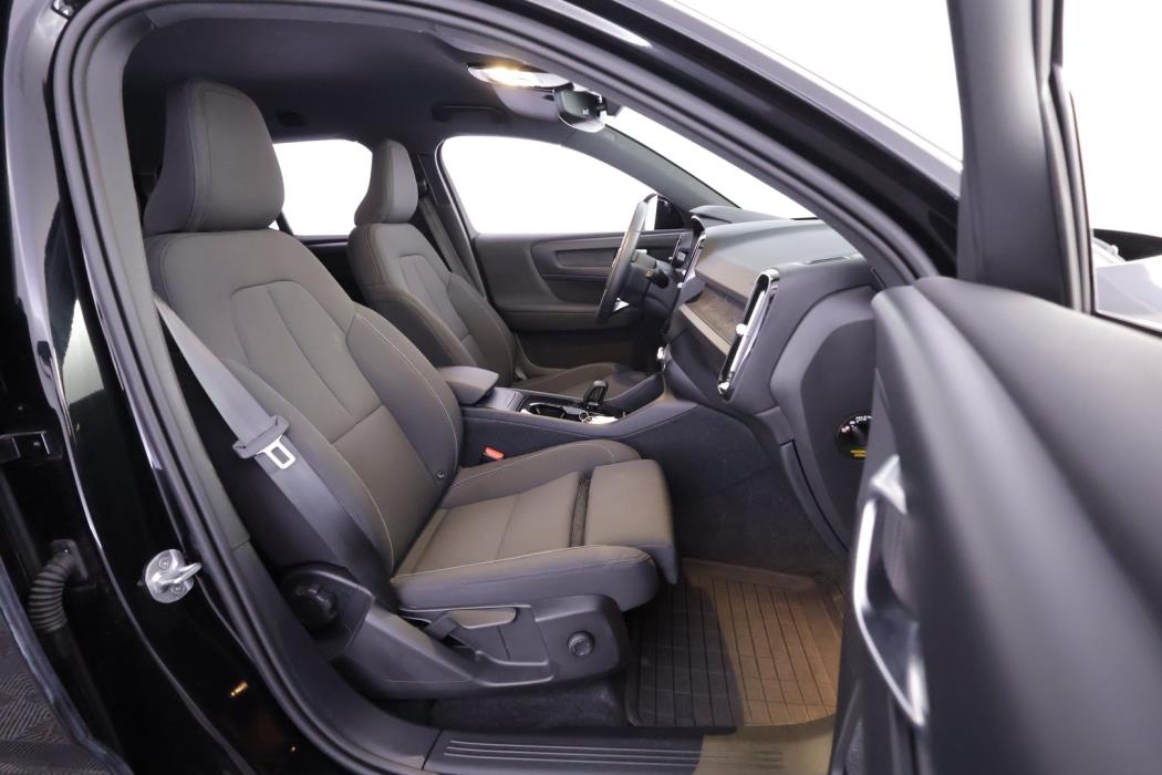 VOLVO XC40 2024