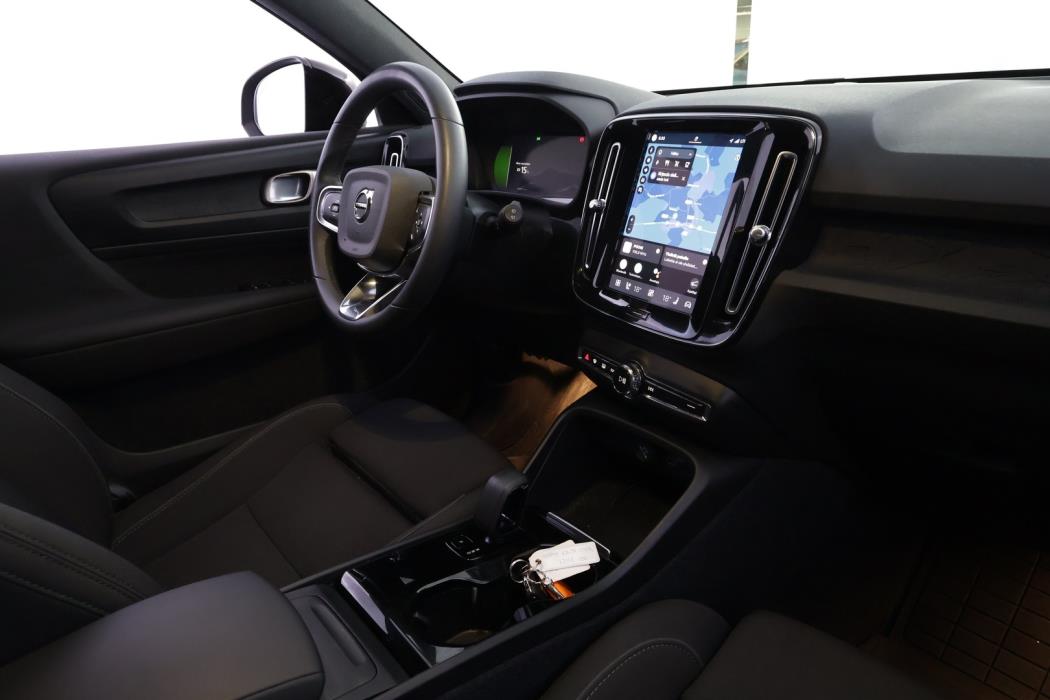 VOLVO XC40 2024