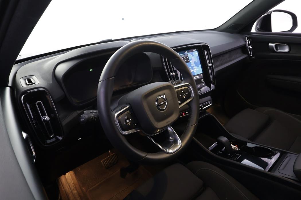 VOLVO XC40 2024