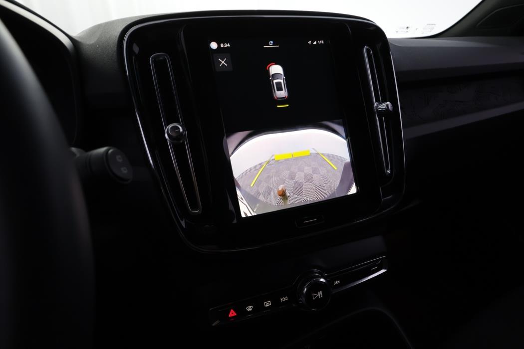 VOLVO XC40 2024