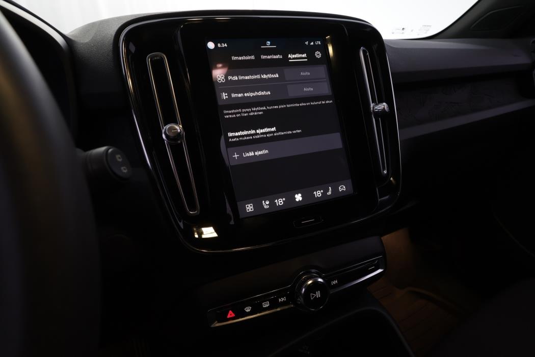 VOLVO XC40 2024